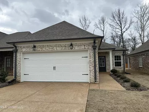 413 Country Garden Dr, Southaven, MS 38671