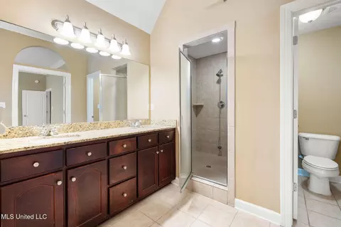 Bath - 9073 Lyon Cv, Olive Branch, MS 38654 photo 2 of 4