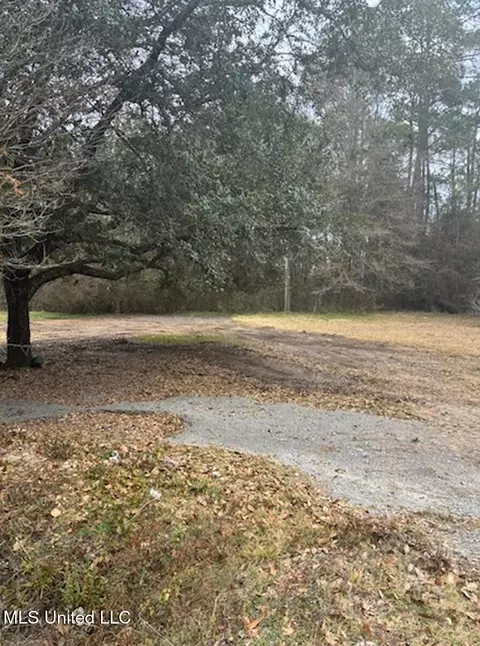 7120 Live Oak St, Ocean Springs, MS 39564