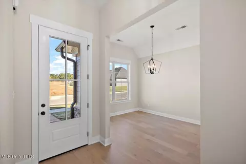 Entry Way - 432 Bolivar Dr, Nesbit, MS 38651 photo 1 of 3