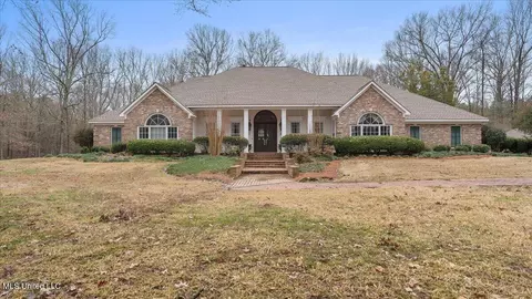 2205 E 3rd St, Forest, MS 39074