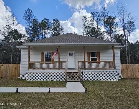 1715 E Lakeshore Dr, Carriere, MS 39426