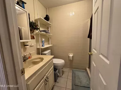 Bath - 778 Steele Rd, Hernando, MS 38632 photo 1 of 3