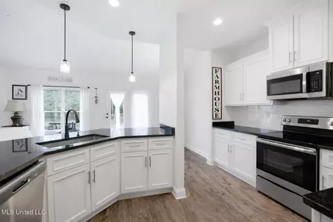 Kitchen - 78 Percy Oneal Rd, Mchenry, MS 39561 photo 2 of 2