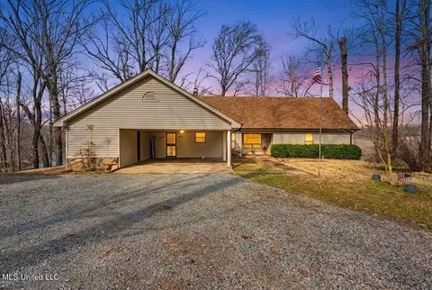 1996 Tanyard Rd, Hernando, MS 38632