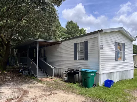 1820 Broadmoor Dr, Gautier, MS 39553