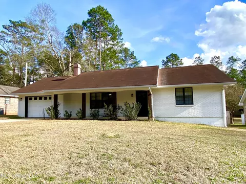 107 W Lakeshore Dr, Carriere, MS 39426