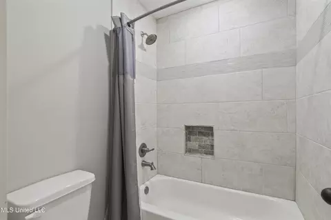 Bath - 3525 Bailey Ln, Southaven, MS 38672 photo 5 of 5