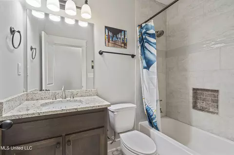 Bath - 3525 Bailey Ln, Southaven, MS 38672 photo 3 of 5