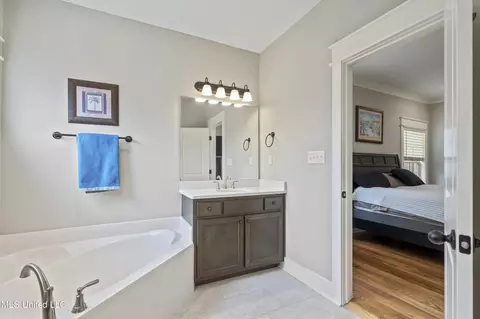Bath - 3525 Bailey Ln, Southaven, MS 38672 photo 2 of 5