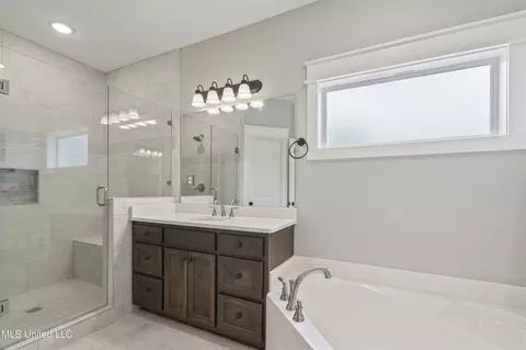 Bath - 3525 Bailey Ln, Southaven, MS 38672 photo 1 of 5
