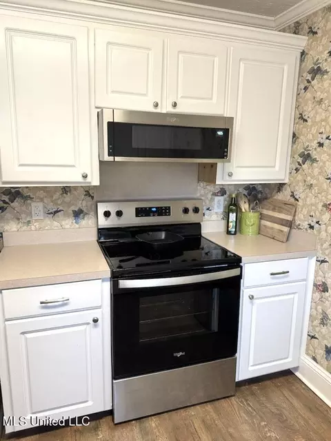 Kitchen - 222 Cherrybark Ln, Brandon, MS 39047 photo 1 of 3
