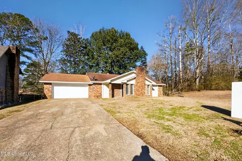 1341 Whispering Oaks Cv, Jackson, MS 39212