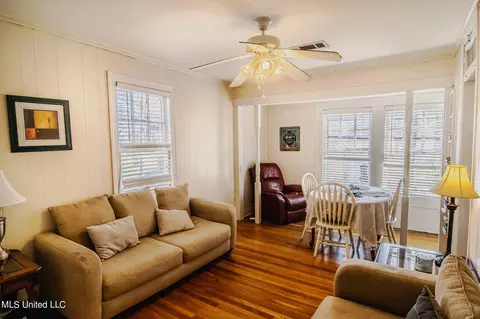 Living - 424 Barksdale St, Jackson, MS 39202 photo 1 of 1