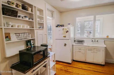 Kitchen - 424 Barksdale St, Jackson, MS 39202 photo 2 of 2