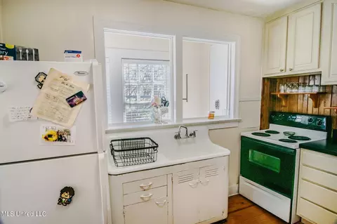Kitchen - 424 Barksdale St, Jackson, MS 39202 photo 1 of 2