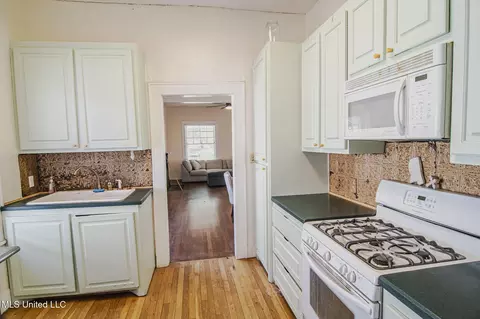 Kitchen - 809 N Congress St, Jackson, MS 39202 photo 1 of 1