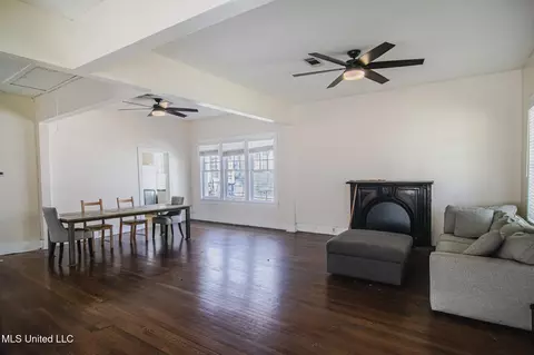 Living - 809 N Congress St, Jackson, MS 39202 photo 4 of 5