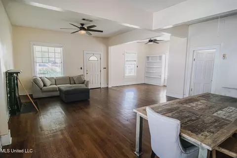 Living - 809 N Congress St, Jackson, MS 39202 photo 5 of 5