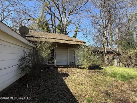 Exterior - 366 Elm St, Grenada, MS 38901 photo 2 of 4