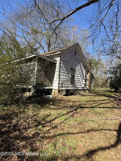 Exterior - 366 Elm St, Grenada, MS 38901 photo 1 of 4