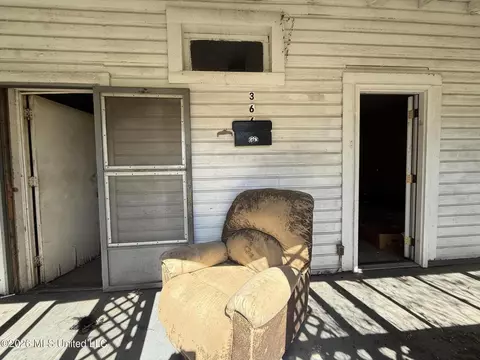 Exterior - 366 Elm St, Grenada, MS 38901 photo 3 of 4