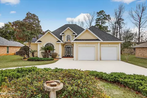 7913 Lanai St, Diamondhead, MS 39525