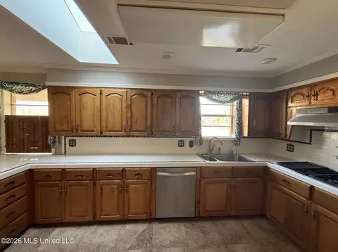 Kitchen - 1488 Spanish Fort Rd, Rolling Fork, MS 39159 photo 3 of 4