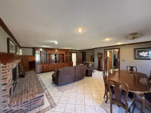 Living - 1488 Spanish Fort Rd, Rolling Fork, MS 39159 photo 1 of 2