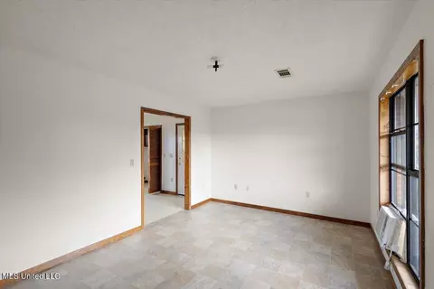 Living - 7958 Hebron Rd, Lexington, MS 39095 photo 2 of 3