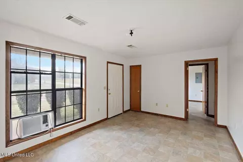 Living - 7958 Hebron Rd, Lexington, MS 39095 photo 1 of 3