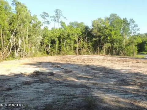 202 Vacation Ln, Waveland, MS 39576