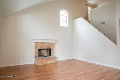 Living - 106 Shadow Hill Dr, Madison, MS 39110 photo 1 of 5