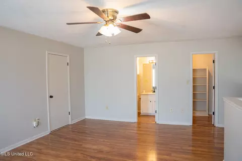 Living - 106 Shadow Hill Dr, Madison, MS 39110 photo 4 of 5