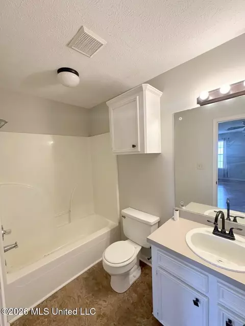Bath - 106 Shadow Hill Dr, Madison, MS 39110 photo 2 of 2