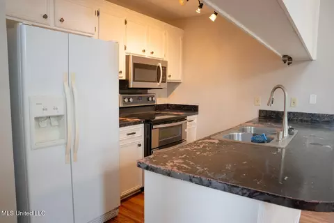 Kitchen - 106 Shadow Hill Dr, Madison, MS 39110 photo 1 of 1