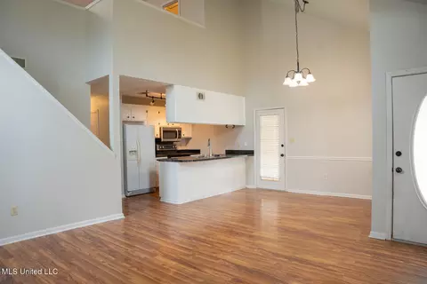 Living - 106 Shadow Hill Dr, Madison, MS 39110 photo 2 of 5