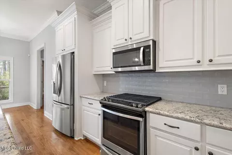 Kitchen - 140 Hampton Rdg, Madison, MS 39110 photo 4 of 4