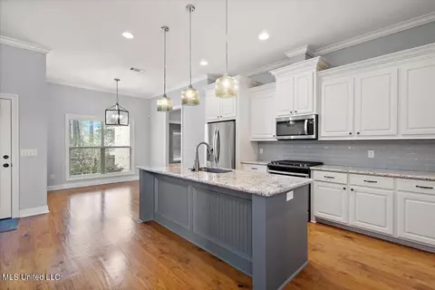 Kitchen - 140 Hampton Rdg, Madison, MS 39110 photo 3 of 4