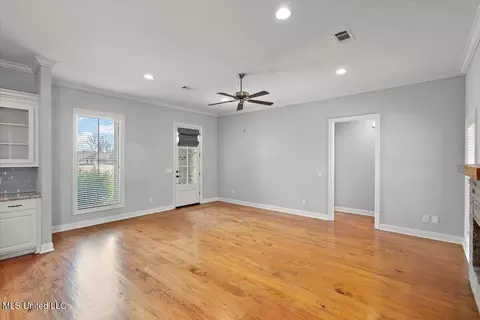 Living - 140 Hampton Rdg, Madison, MS 39110 photo 2 of 2