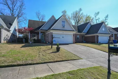 9737 W Dogwood Ct, Olive Branch, MS 38654