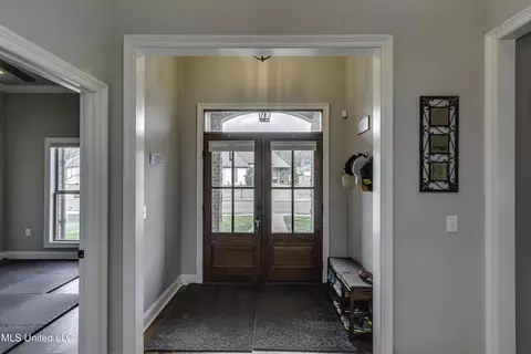 Entry Way - 601 Emerald Ct, Brandon, MS 39047 photo 1 of 5