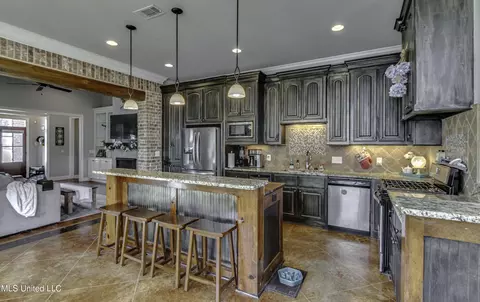 Kitchen - 601 Emerald Ct, Brandon, MS 39047 photo 3 of 6