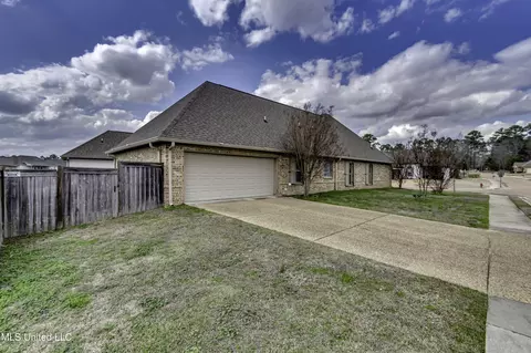 Exterior - 601 Emerald Ct, Brandon, MS 39047 photo 5 of 7