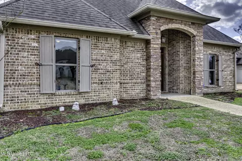 Exterior - 601 Emerald Ct, Brandon, MS 39047 photo 4 of 7