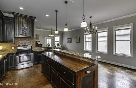 Kitchen - 601 Emerald Ct, Brandon, MS 39047 photo 4 of 6