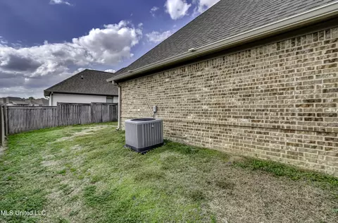 Exterior - 601 Emerald Ct, Brandon, MS 39047 photo 6 of 7