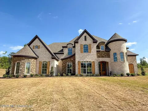 410 Poplar Ln, Holly Springs, MS 38635