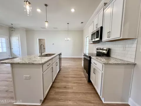 Kitchen - 2233 Scott Meadows Ln, Hernando, MS 38632 photo 2 of 2