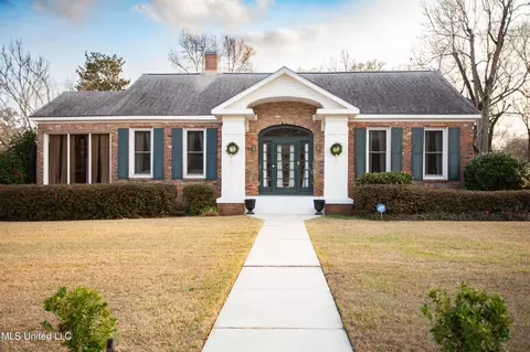 606 E Pine Ave, Wiggins, MS 39577